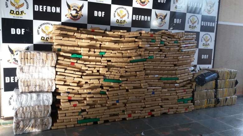 Grupo é flagrado com 1t de maconha em veículo de luxo