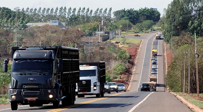 Confira as dicas de segurança e cuidados para o feriadão Não se arrisque em ultrapassagens. Em estradas, elas geralmente são mais perigosas do que na cidade. Foto: Edemir Rodrigues
