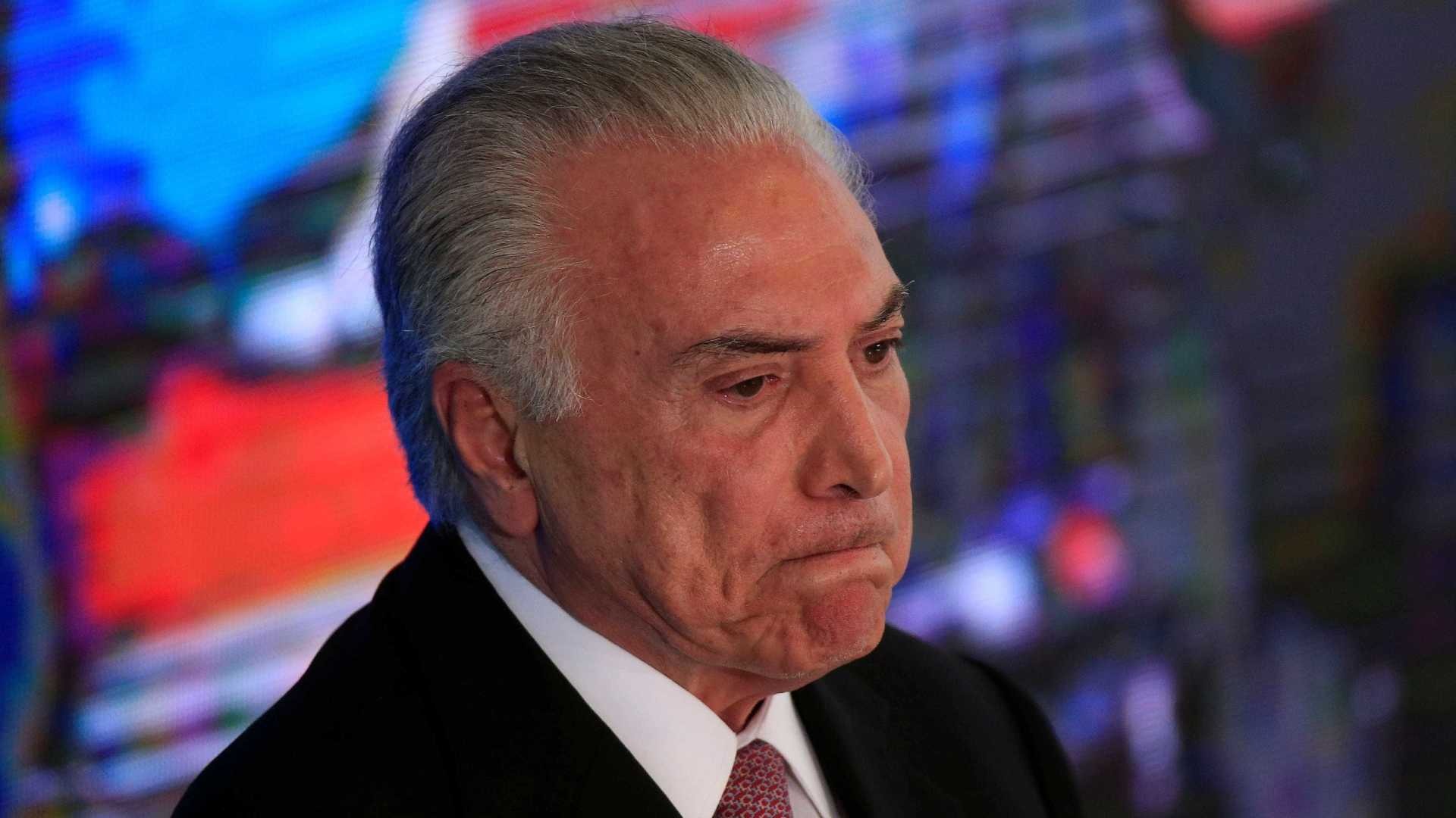 Peço que orem por mim e pelo governo, diz Temer a fiéis Peço que orem por mim e pelo governo, diz Temer a fiéis