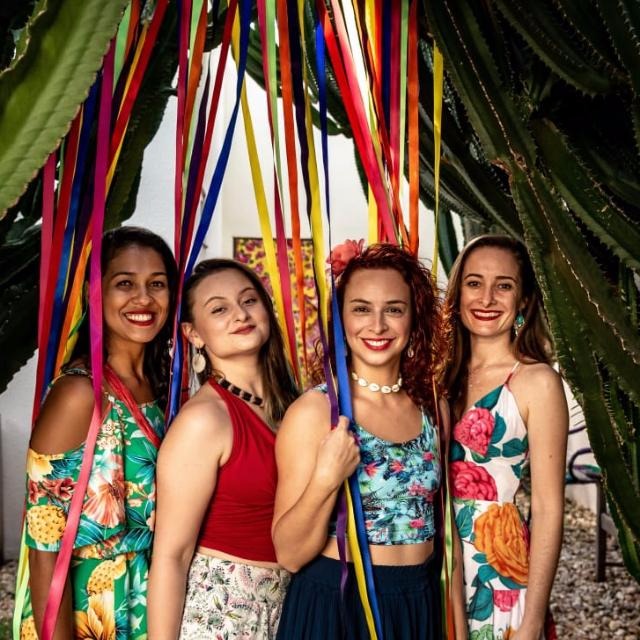 Forró anima edição especial de Primavera da Feira Mãos que Criam As garotas do grupo Mandacaru. - Divulgação