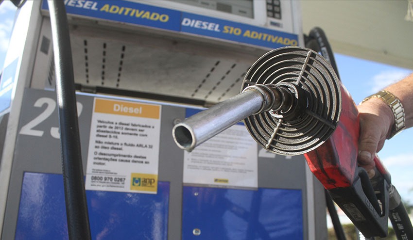 Governo cria programa de R$ 13,5 bilhões para subsidiar diesel Governo cria programa de R$ 13,5 bilhões para subsidiar diesel