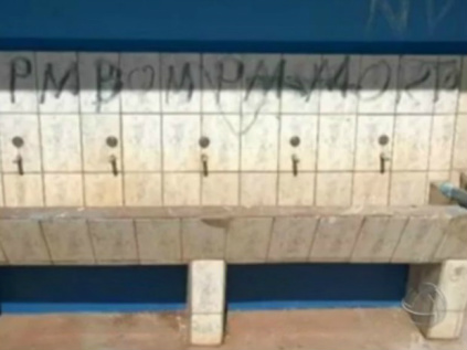 Pichações ameaçam policiais e diretora de escola em Campo Grande Pichação escola campo grande ms (Foto: Reprodução/ TV Morena)
