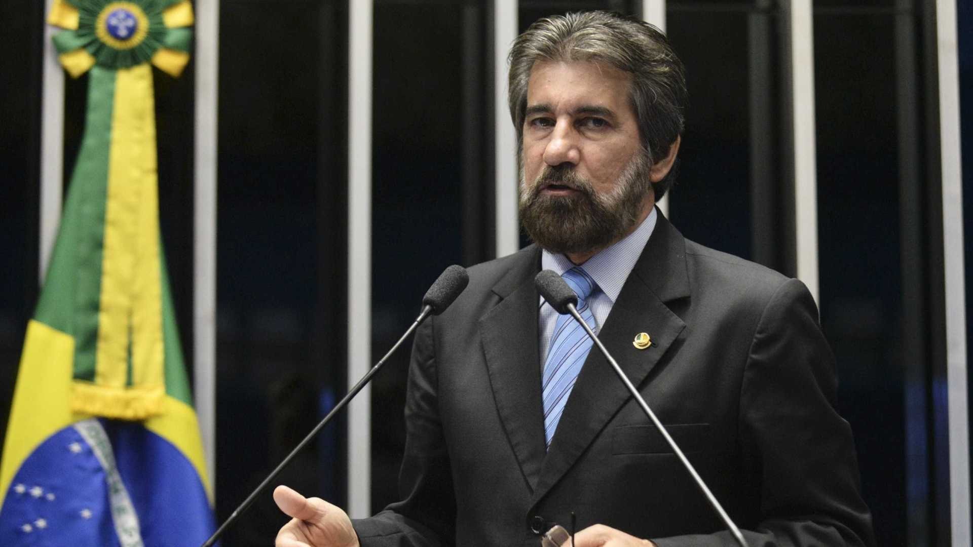 Dez parlamentares evitam pena com recursos no STF Dez parlamentares evitam pena com recursos no STF