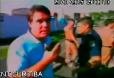 Repórter é preso durante transmissão ao vivo em Curitiba Repórter é preso durante transmissão ao vivo em Curitiba