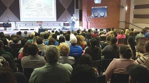 Prefeito Hélio explana programa de asfalto comunitário Prefeito Hélio explana programa de asfalto comunitário