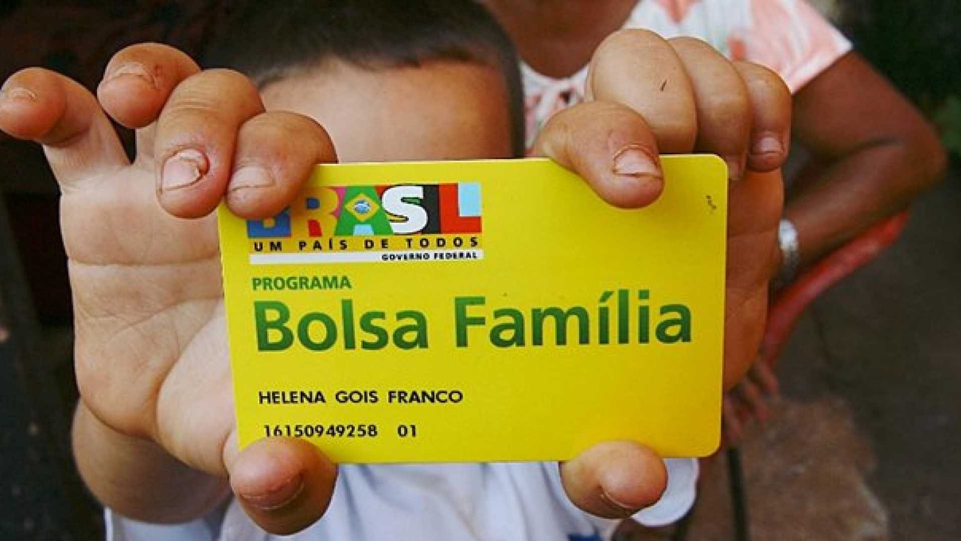 Reajuste do Bolsa Família será de 5,67% Reajuste do Bolsa Família será de 5,67%