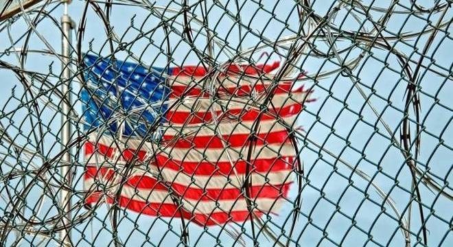 Imigração ilegal causa mais de 50% das prisões de brasileiros nos EUA Ao menos 587 brasileiros foram estavam nos Estados Unidos ao final de 2018. Pixabay