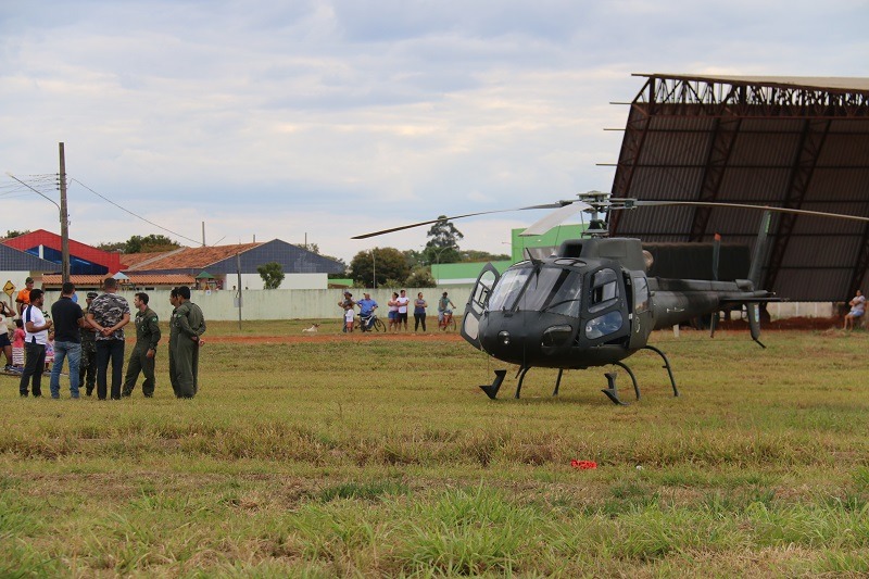 Exército age após manifestantes obstruírem linha férrea em Chapadão do Sul Militares garantem tráfego de trem no local. - Foto: Norbertino Angeli/Jovem Sul News
