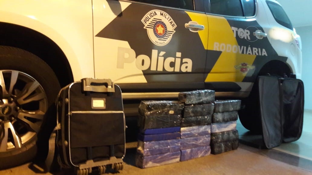 Garota, de apenas 16 anos, estava em ônibus que ia para São Paulo. PMSP/Divulgação