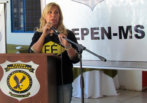 Sutileza e polivalência das mulheres que contribuem Do cotidiano tenso comum ao ambiente prisional, Gisela classifica o equilíbrio emocional como a principal arma