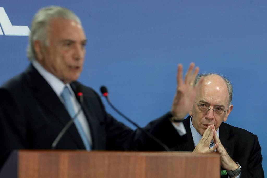 Governo diz que política de preços da Petrobras não será afetada Presidente Michel Temer discursa em cerimônia em Brasília; ao fundo, Pedro Parente, que pediu demissão da presidência da Petrobras nesta sexta (1º) - Sergio Lima - 31.jan.2018/AFP