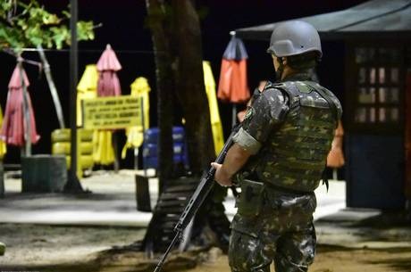 Mesmo após pagamento de salários, policiais mantêm greve no RN Policiais continuam em greve no Rio Grande do Norte
Vitorino Júnior / Estadão Conteúdo