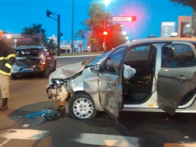 O acidente foi por volta das 4h50. Simão Nogueira/CG News