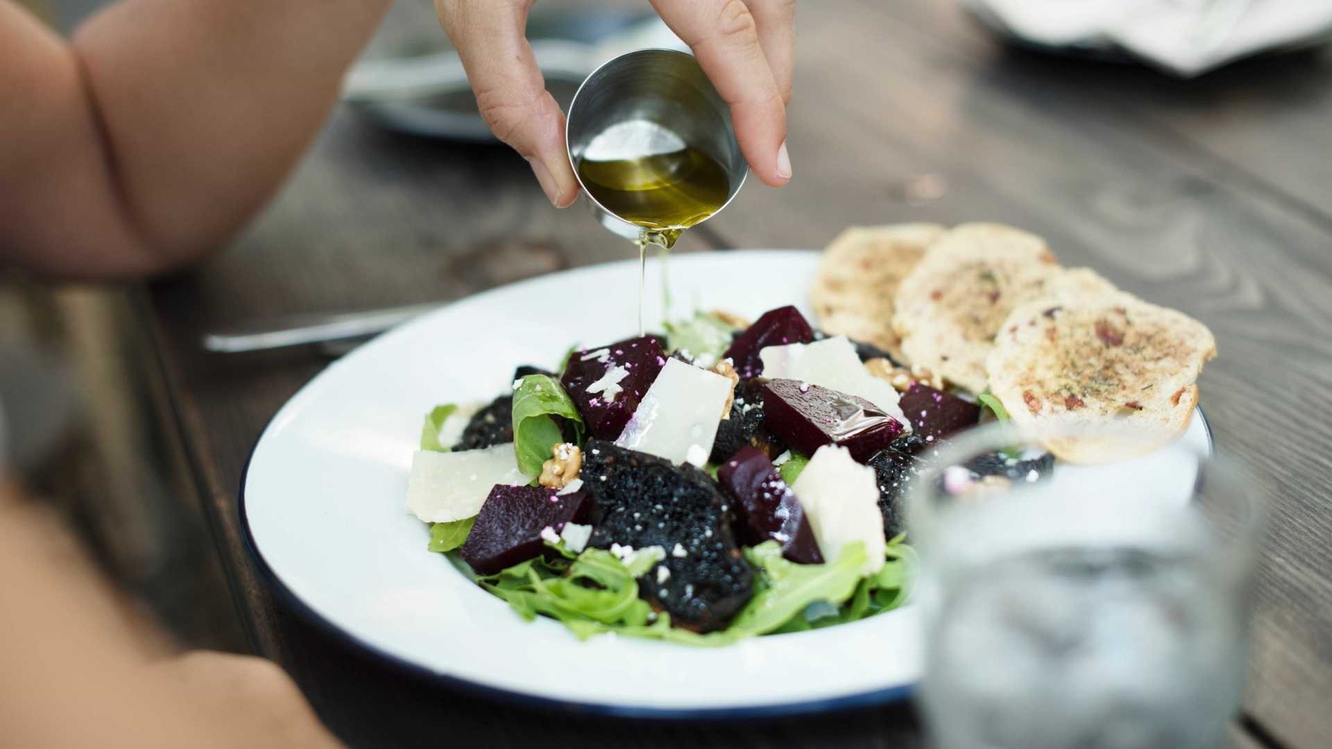 Música que toca nos restaurantes influencia aquilo que se come Música que toca nos restaurantes influencia aquilo que se come