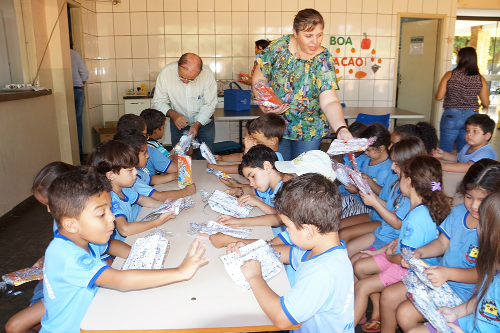 Prefeitura e Nipoassist entregam kits de saúde bucal em Ivinhema Foto:Divulgação