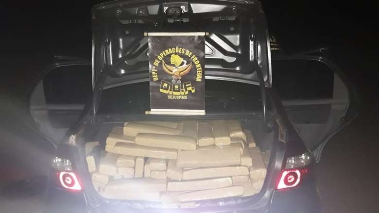 DOF apreende veículo com quase meia tonelada de maconha Divulgação