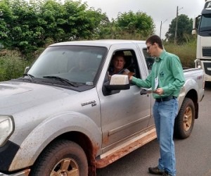 Blitz esclarece motoristas sobre prevenção a incêndio nas estradas Foto: Divulgação