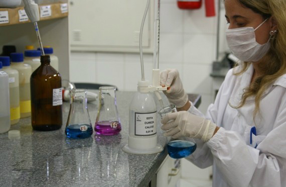 Sanesul investe em demandas laboratoriais e garante água de qualidade Foto:Divulgação