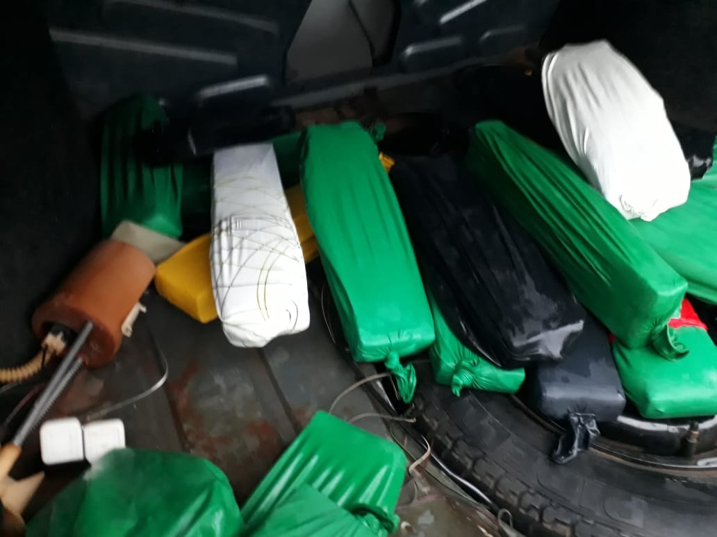 BPMRv apreende maconha escondida em lataria de veículo BPMRv apreende maconha escondida em lataria de veículo