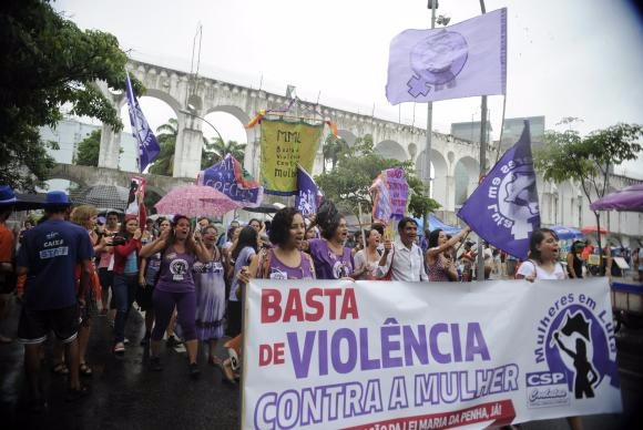  A medida foi votada simbolicamente na Casa e anunciada como positiva, mas integrantes do Ministério Público, Defensores Públicos Gerais e organizações feministas criticam as mudançasa  Tânia Rêgo/Agência Brasil