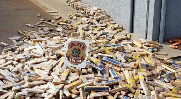 PF apreende mais de 1,5 tonelada de maconha sob carga de milho Divulgação
