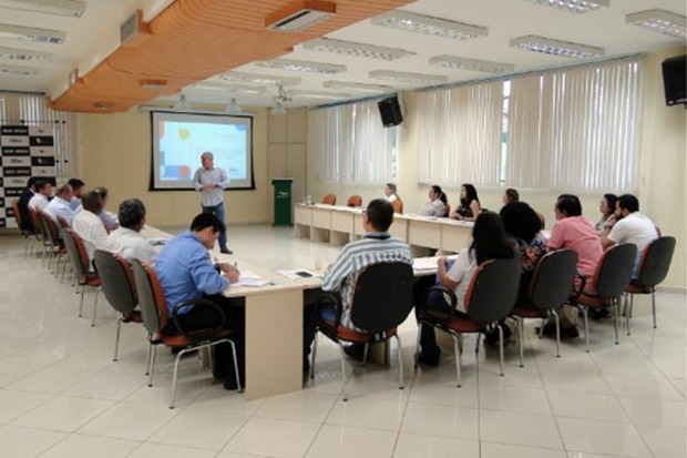 Fiems promove dia 8 palestra sobre qualificação profissional e atuação no mercado externo Fiems promove dia 8 palestra sobre qualificação profissional e atuação no mercado externo