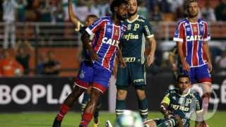 Palmeiras abre 2 a 0, leva empate do Bahia e sai vaiado