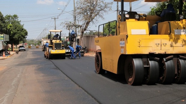 Prefeitura começa recapear rua do Nova Lima que teve asfalto arrastado pela enxurrada Prefeitura começa recapear rua do Nova Lima que teve asfalto arrastado pela enxurrada