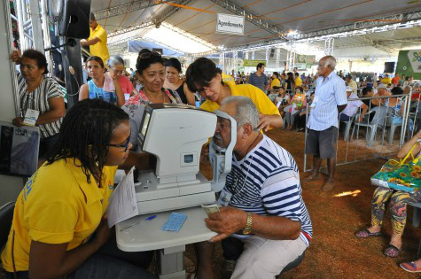 Primeiro dia da Caravana da Saúde dá preferência a oftalmologia Atendimento para cirurgia de cataratas acontecendo na manhã de quinta-feira no Jorjão (Foto: A. Frota)