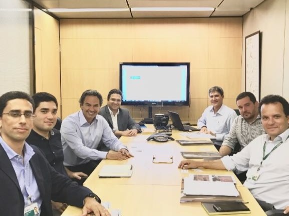 Empréstimo para recapear ruas de Campo Grande avança no BNDES Prefeito Marquinhos Trad se reuniu com representantes do BNDES (Foto: PMCG/Divulgação)