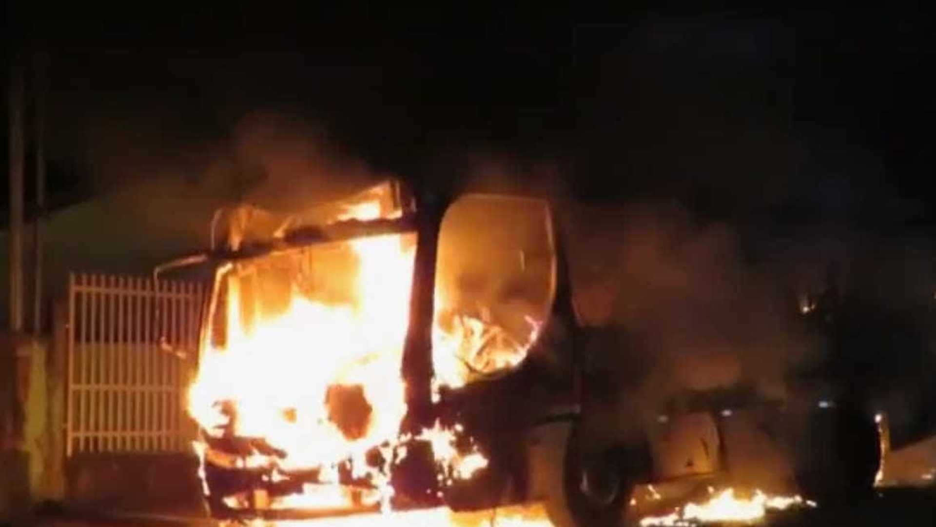 60 ônibus foram queimados ou depredados em Minas Gerais Foto: Reprodução / TV Globo