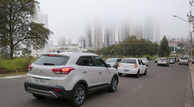 Quinta nublada com pancadas de chuva isoladas no Estado Campo Grande com tempo nublado a parcialmente nublado