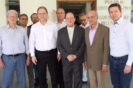 Segundo à esquerda, Ministro da Saúde anuncia ajuda
Divulgação/12.10.2017/Santa Casa de Montes Claros