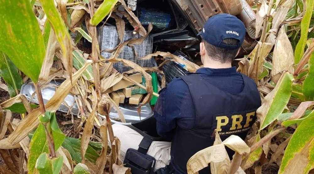Traficante foge da Polícia, capota carro e acaba preso PRF/Divulgação