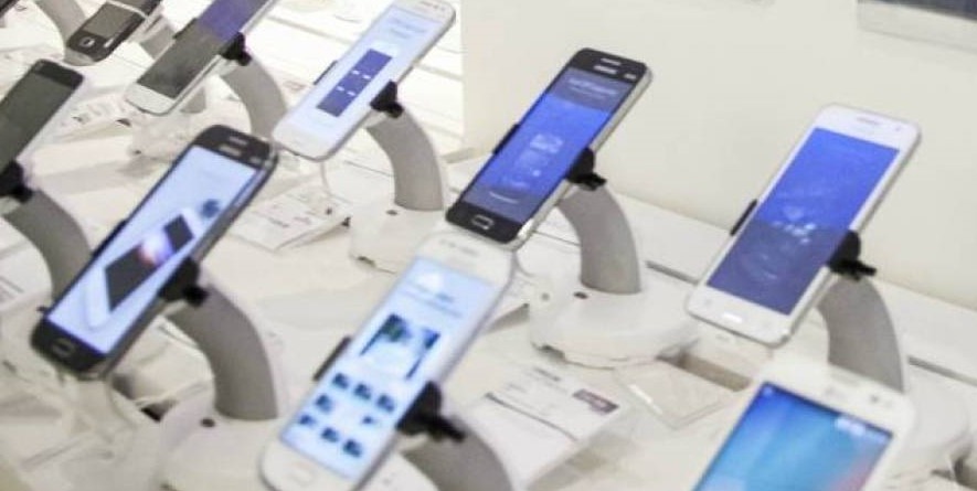 Procon, Decon e Sefaz apreende celulares e acessórios em loja na 14 de julho Procon, Decon e Sefaz apreende celulares e acessórios em loja na 14 de julho