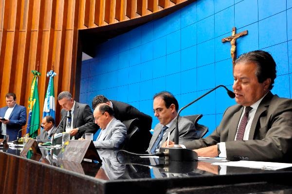 Deputados estaduais aprovam três projetos de lei Deputados estaduais aprovam três projetos de lei