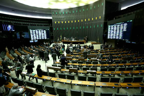 Brasília - Primeira sessão de análise da admissibilidade do processo de impeachment começa com a apresentação do jurista Miguel Reale Junior, um dos autores da denúncia (Foto:Wilson Dias/Agência Brasil)