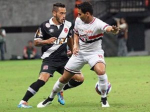 Jogando na Arena Amazônia, em Manaus, o Tricolor Paulista venceu o Vasco por 2 a 1, com gols de Luis Fabiano e Souza (Foto: Lancenet)