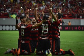 Agressivo e no ritmo das crias, Flamengo se impõe no clássico e acumula gordura