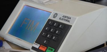 Especialista descarta possibilidade de renovação política em outubro