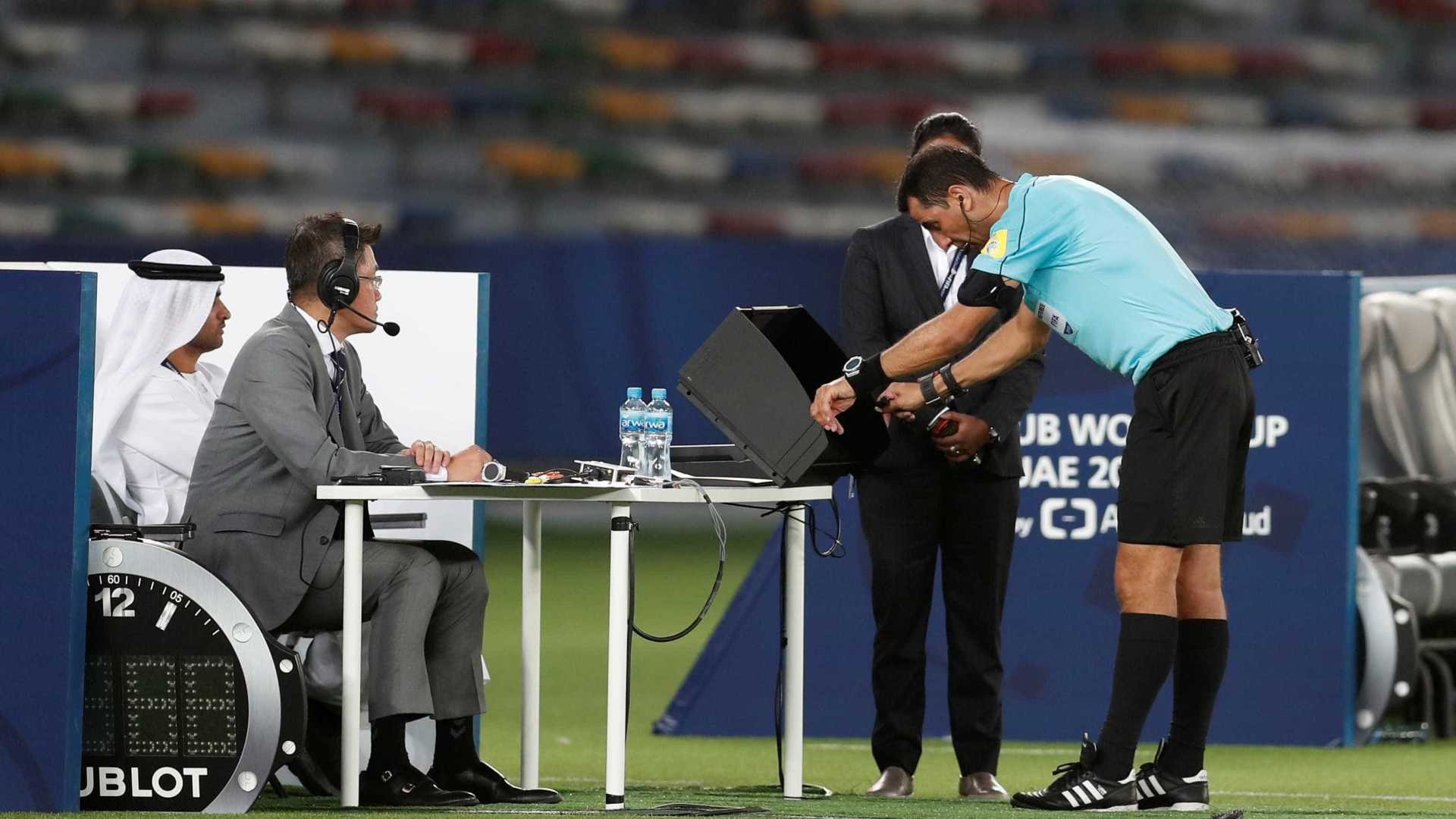 'Árbitro de vídeo não vai apitar jogo', diz chefe de arbitragem da Fifa Sergio Moraes/Reuters/Arquivo