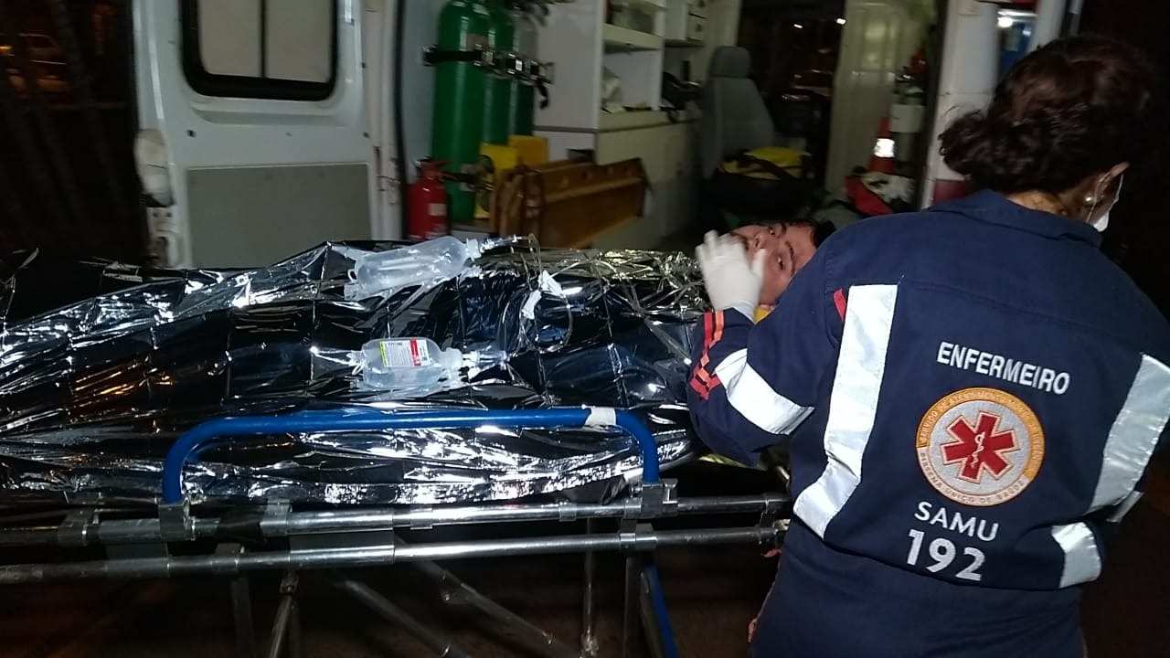 Após desentendimento, jovem é baleado no pescoço Após desentendimento, jovem é baleado no pescoço