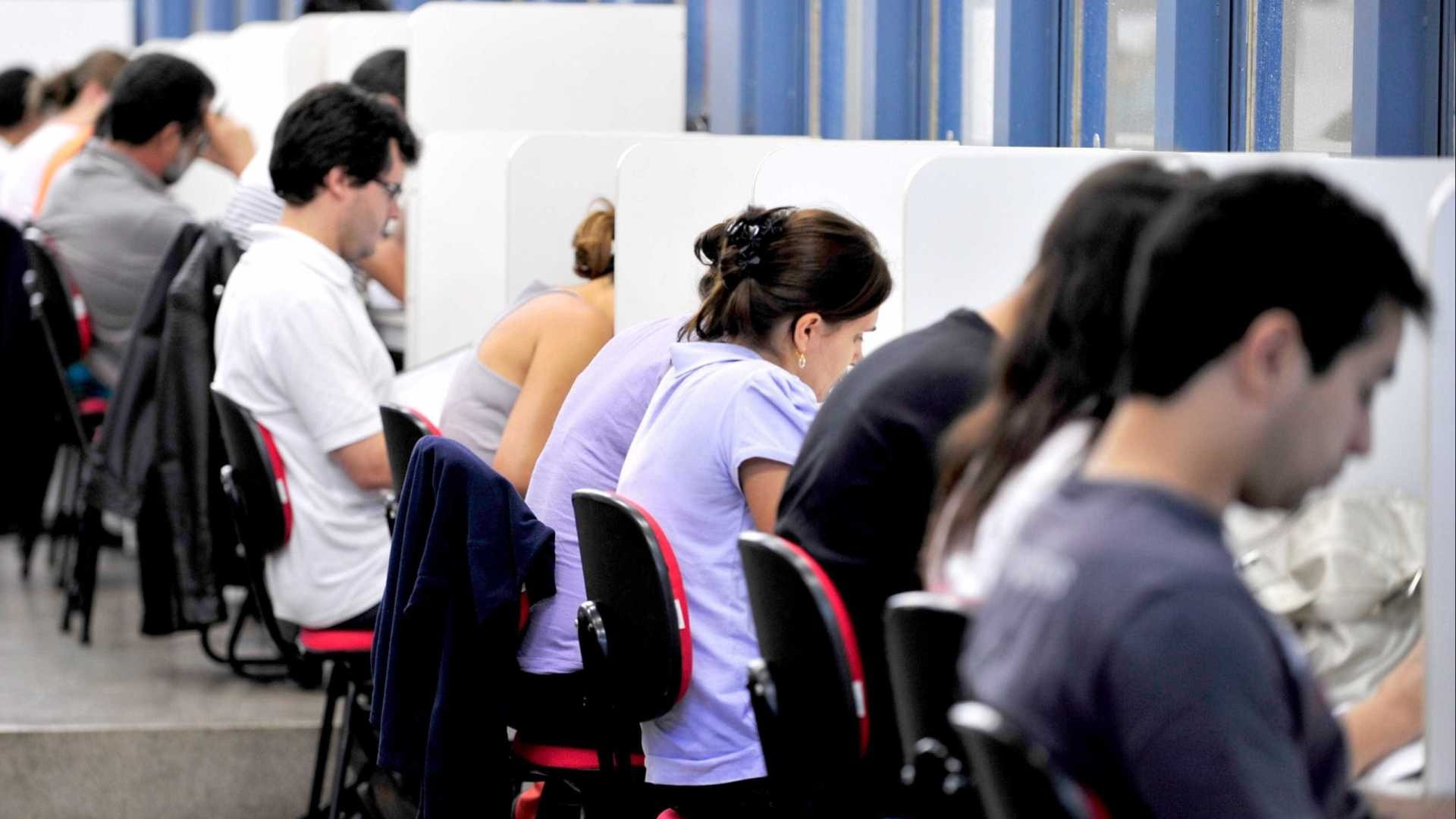 Oito órgãos abrem inscrições para 2,1 mil vagas nesta segunda Oito órgãos abrem inscrições para 2,1 mil vagas nesta segunda
