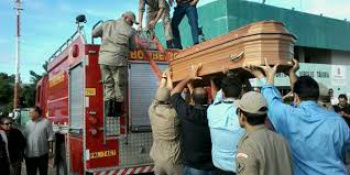 Chegada do corpo no Teatro São João, em Sobral - CE.