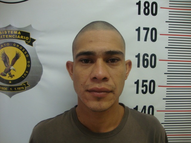 Ladrão morto após invadir mercado é identificado; ele era foragido da justiça Roberto Carlos Ferreira Martins, o China, possuía várias passagens criminais. Divulgação/Choque
