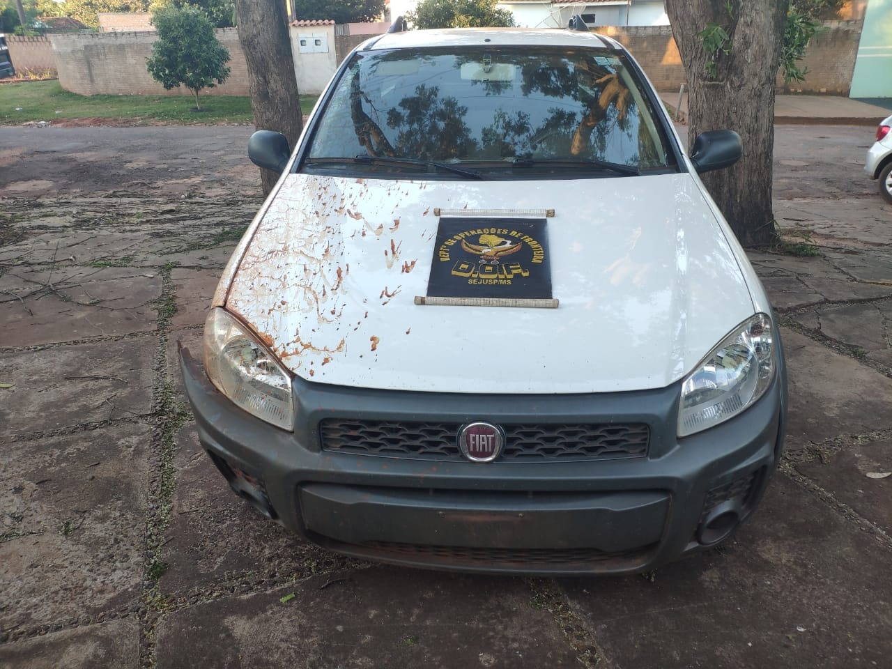 Dupla é presa logo depois de roubar Strada e manter vítimas em cárcere privado Divulgação
