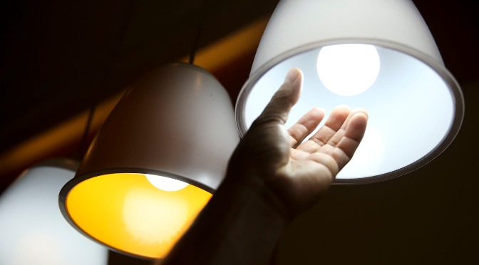 Custo mais alto da geração de energia requer mais cuidados contra o desperdício Combater o desperdício é um hábito que vale para qualquer época do ano. Foto: Agência Brasil.