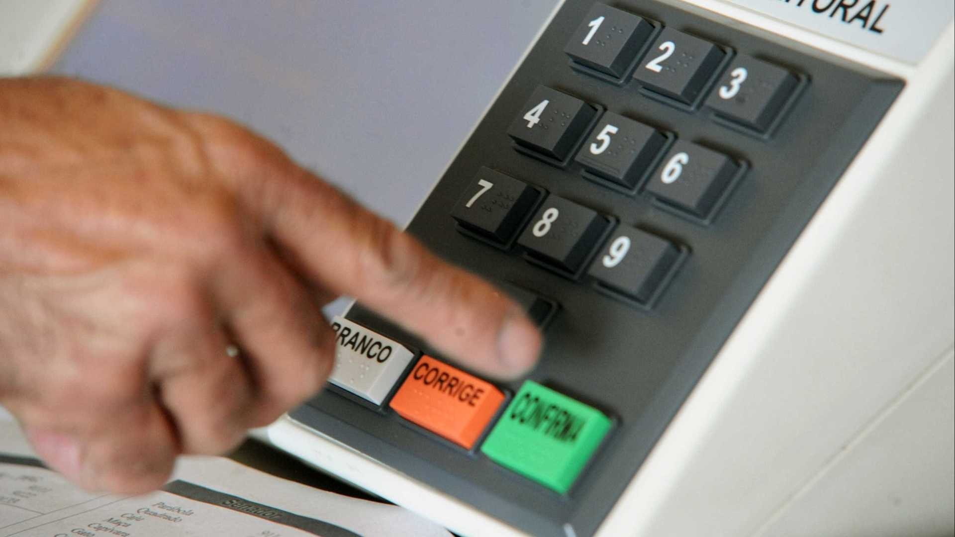 Pesquisa mostra que votos brancos e nulos continuam em níveis recordes Pesquisa mostra que votos brancos e nulos continuam em níveis recordes