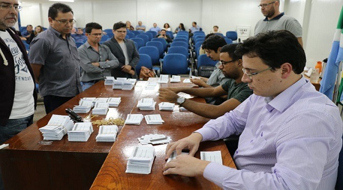 UEMS realiza eleição para escolha do novo reitor UEMS realiza eleição para escolha do novo reitor