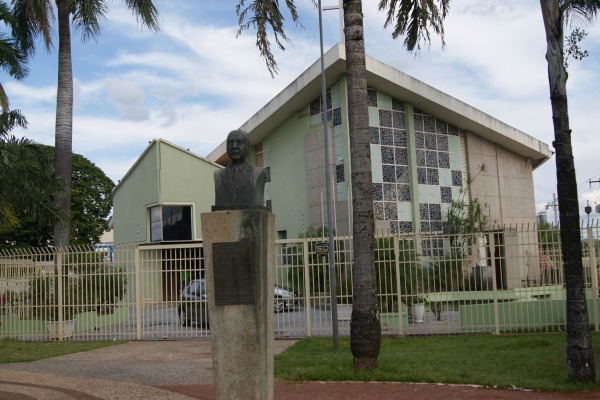 Confira o que abre e o que fecha no feriado de Santo Antônio Igreja de Santo Antônio, padroeiro de Campo Grande (Foto : Elvio Lopes)